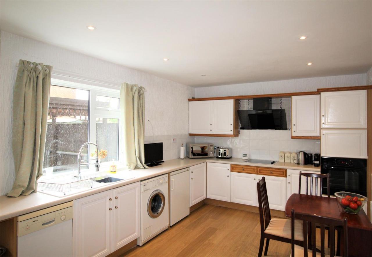 Whitley Bay - Sleeps 6 - Refurbished Throughout - Fast Wifi - Dogs Welcome Exterior photo