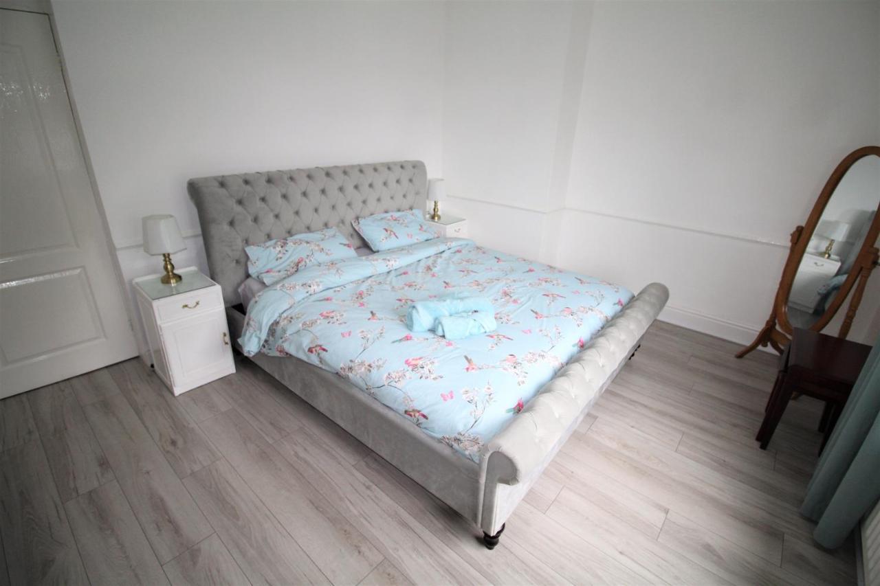 Whitley Bay - Sleeps 6 - Refurbished Throughout - Fast Wifi - Dogs Welcome Exterior photo