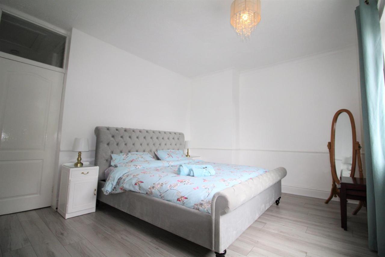 Whitley Bay - Sleeps 6 - Refurbished Throughout - Fast Wifi - Dogs Welcome Exterior photo